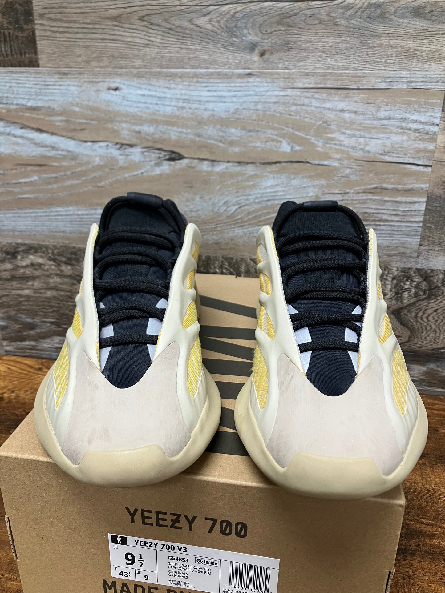 9.5-Yeezy 700 Safflower