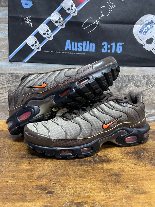 11-Nike Air Max Plus Baroque Brown Safety Orange