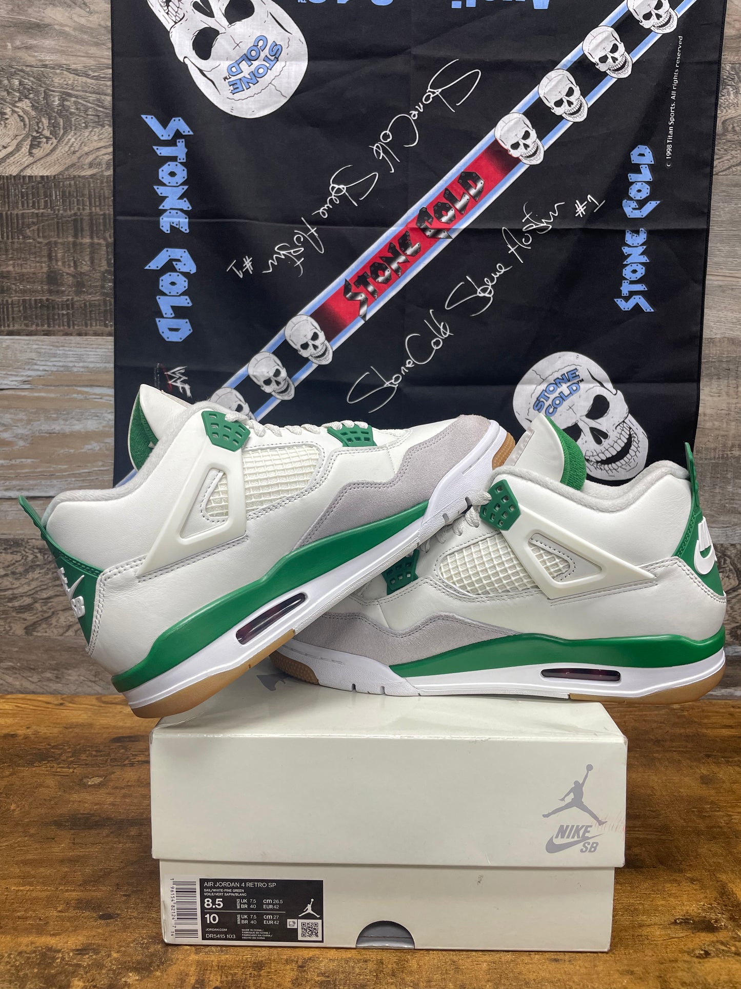 8.5 - Air Jordan 4 SB Pine Green