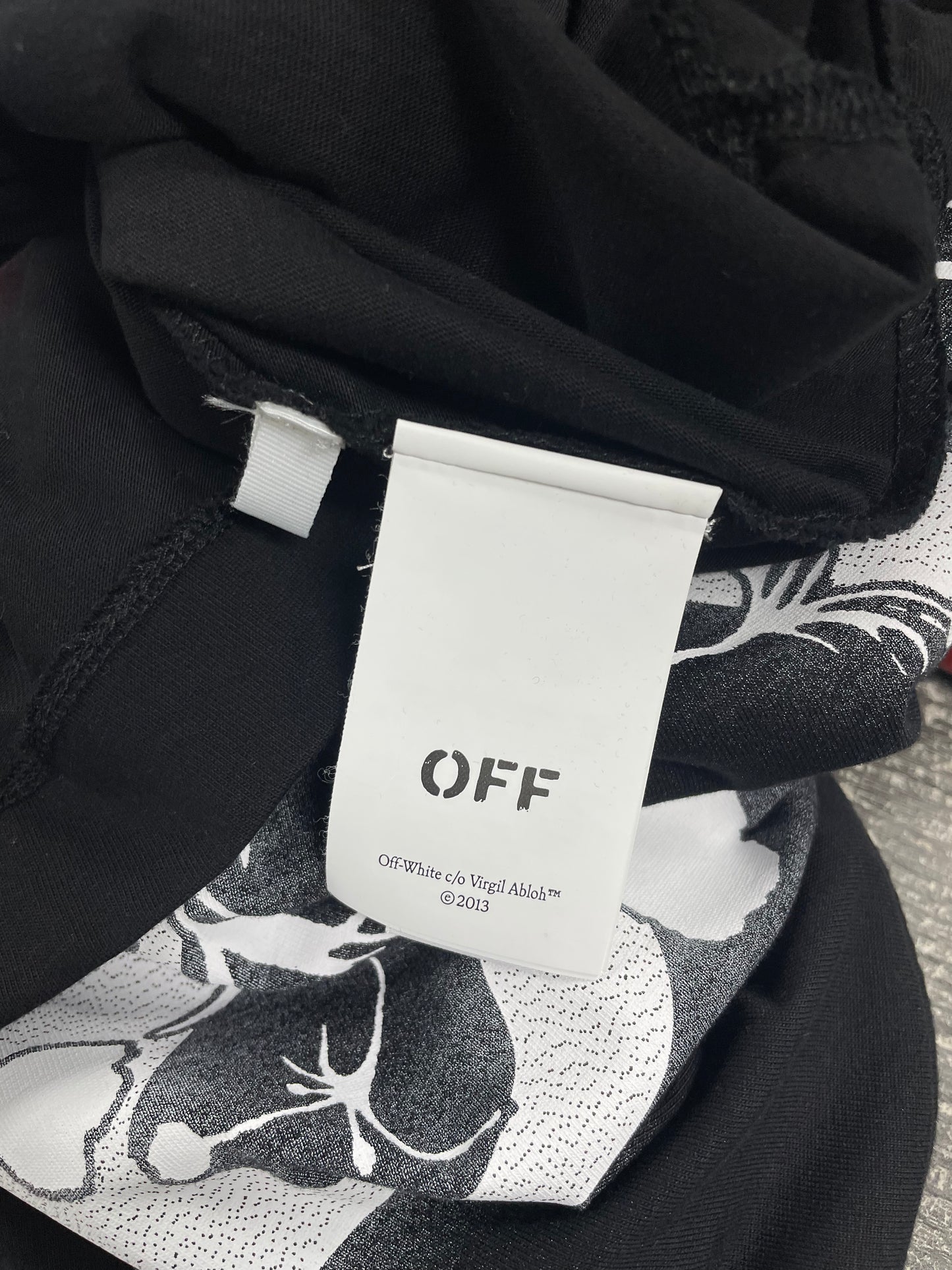 XXL - Off-White Floral Arrow Motif Black Tee