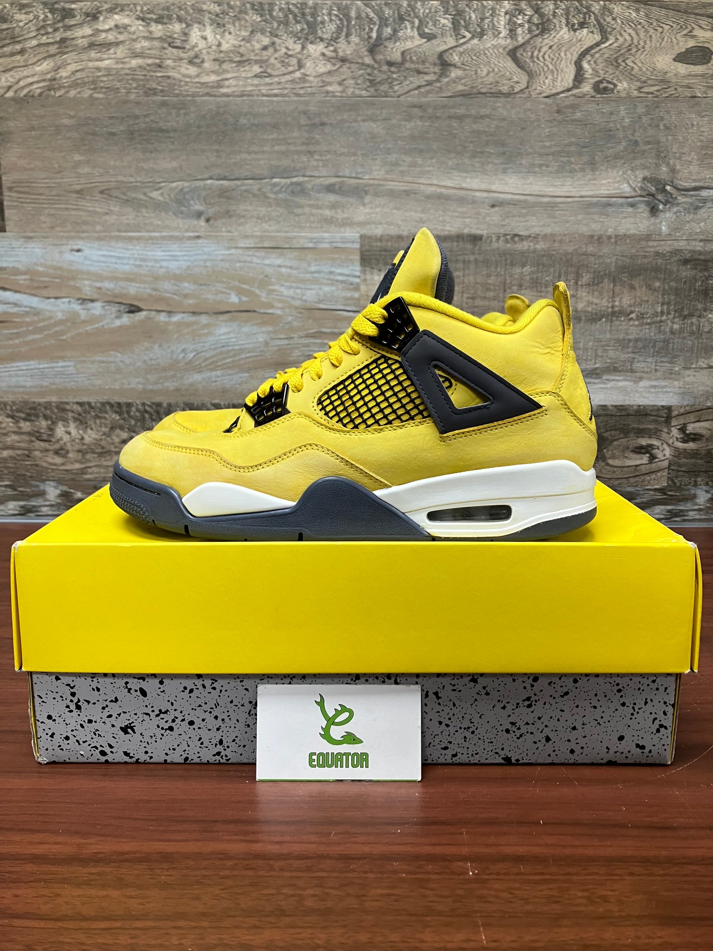 Jordan 4 Retro Lightning Size 9.5