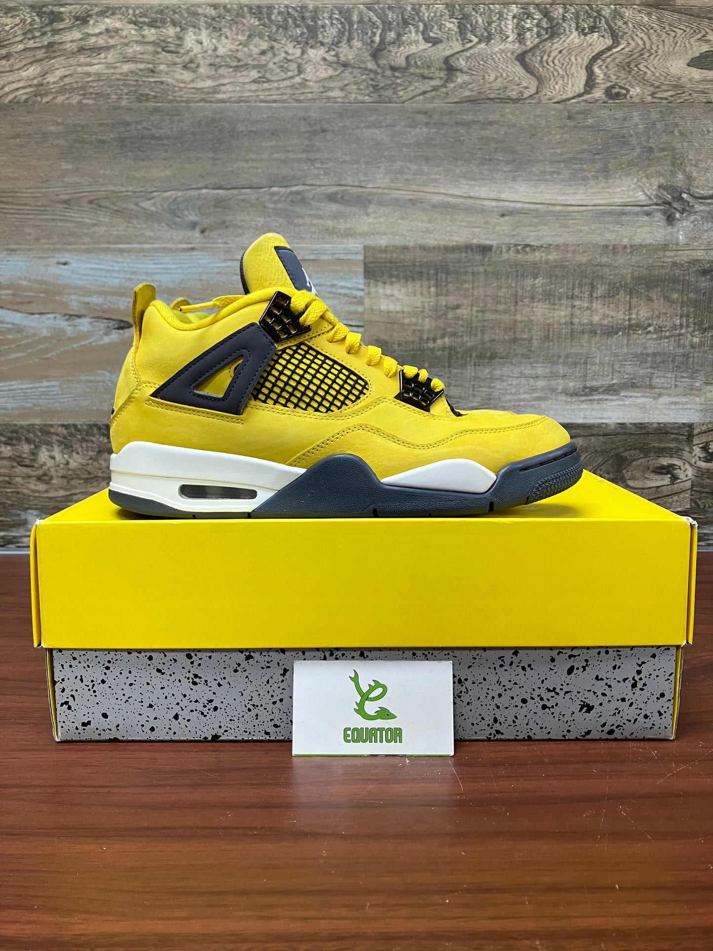 Jordan 4 Retro Lightning Size 9.5