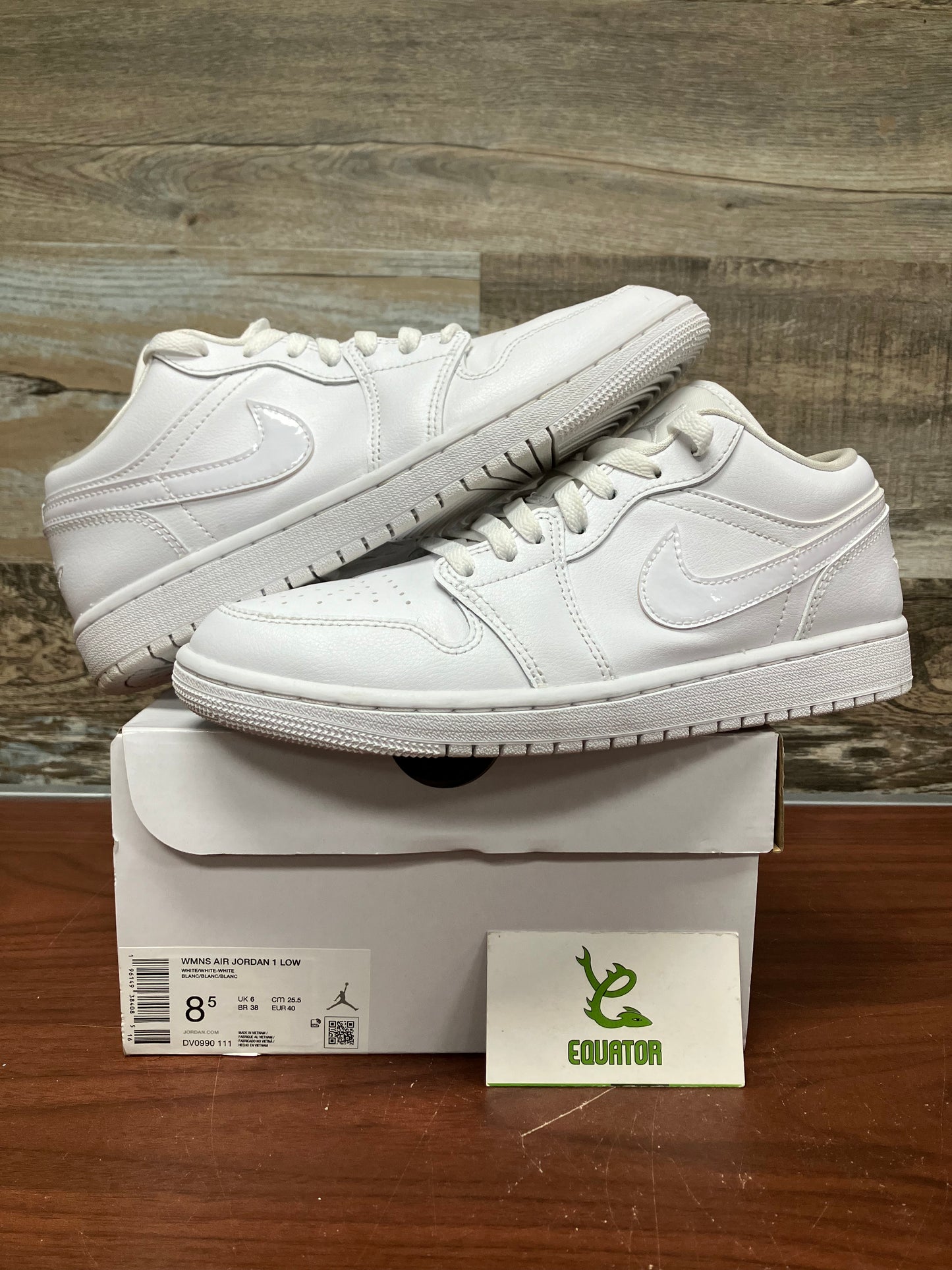 Jordan 1 Low Triple White Size 8.5W/7M