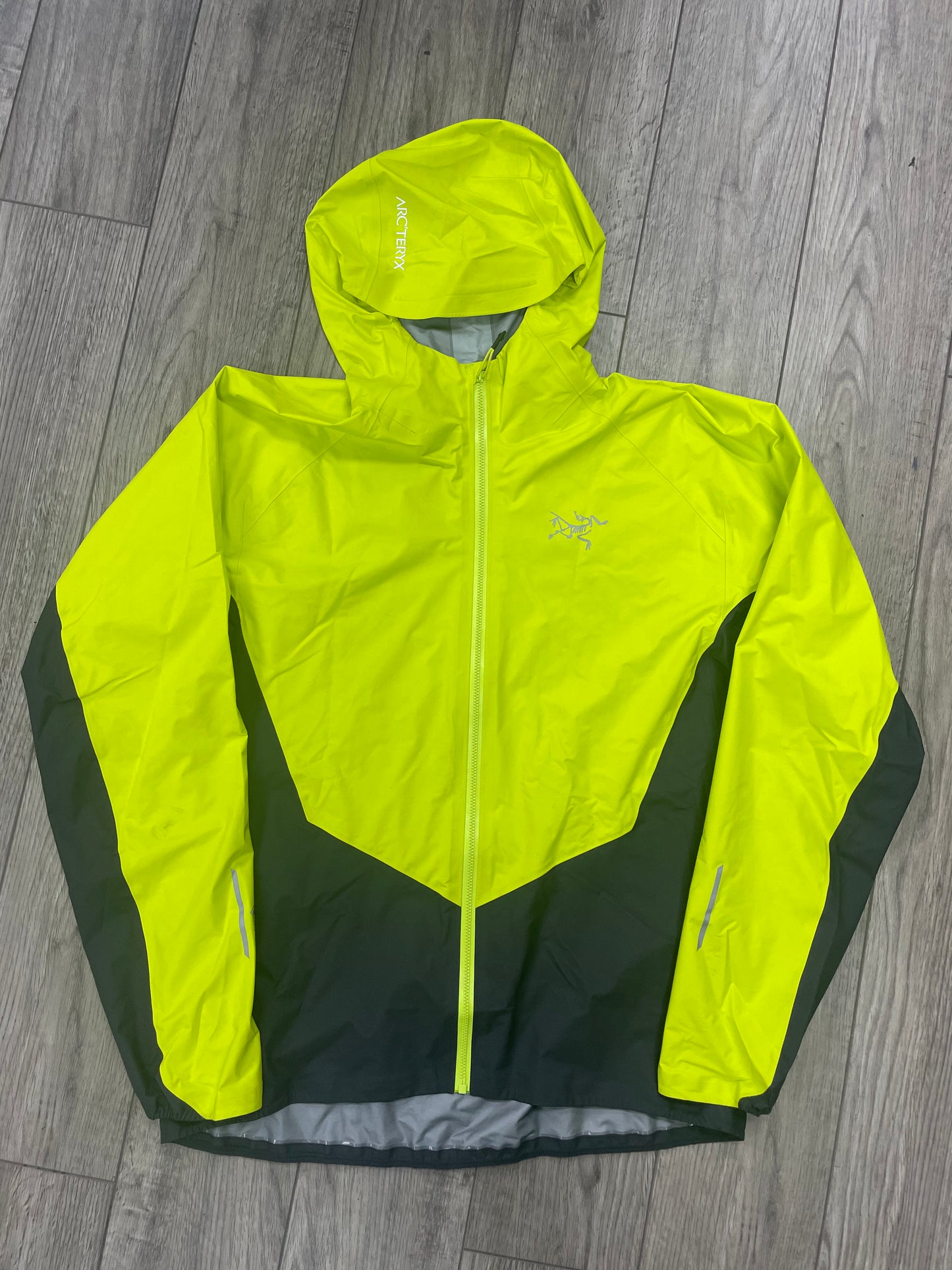 M-Arc’teryx Norvan Sprint/Graphite Shell Jacket