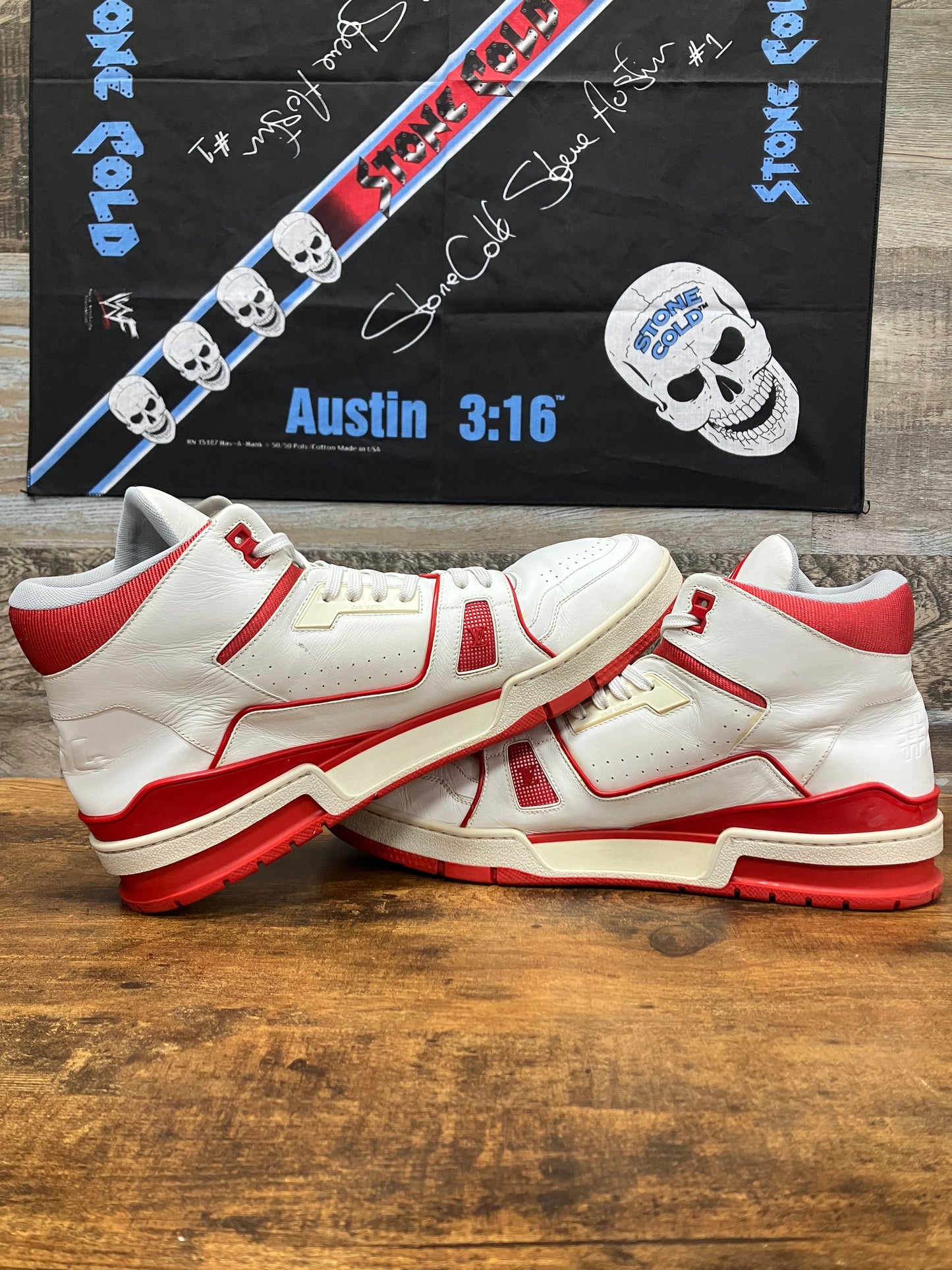 10-Louis Vuitton LV Trainer Sneaker Mid Top