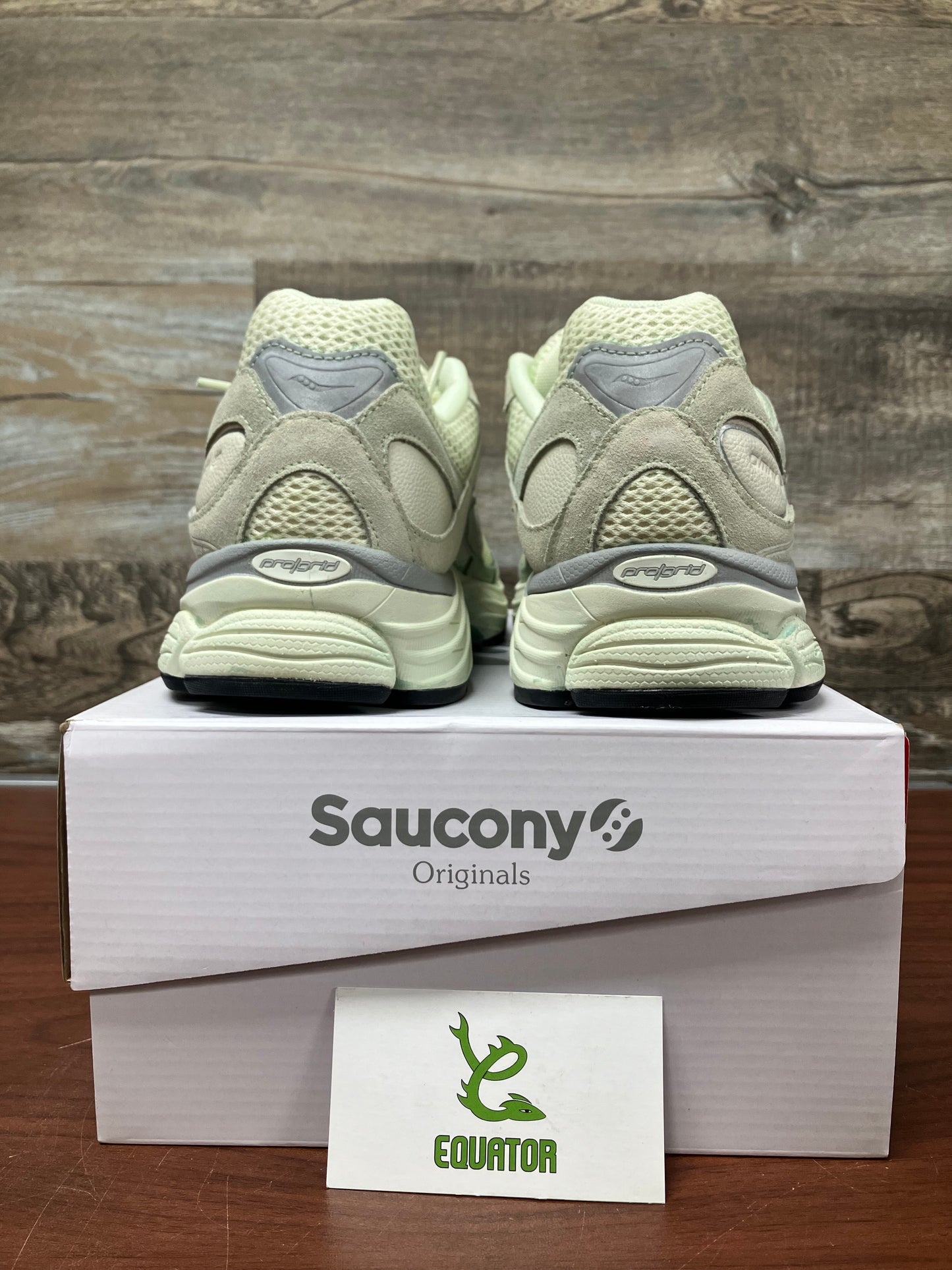 Saucony “Atmosphere” X TBG ProGrid Omni 9 Premium Hand Dyed Sage Size 12