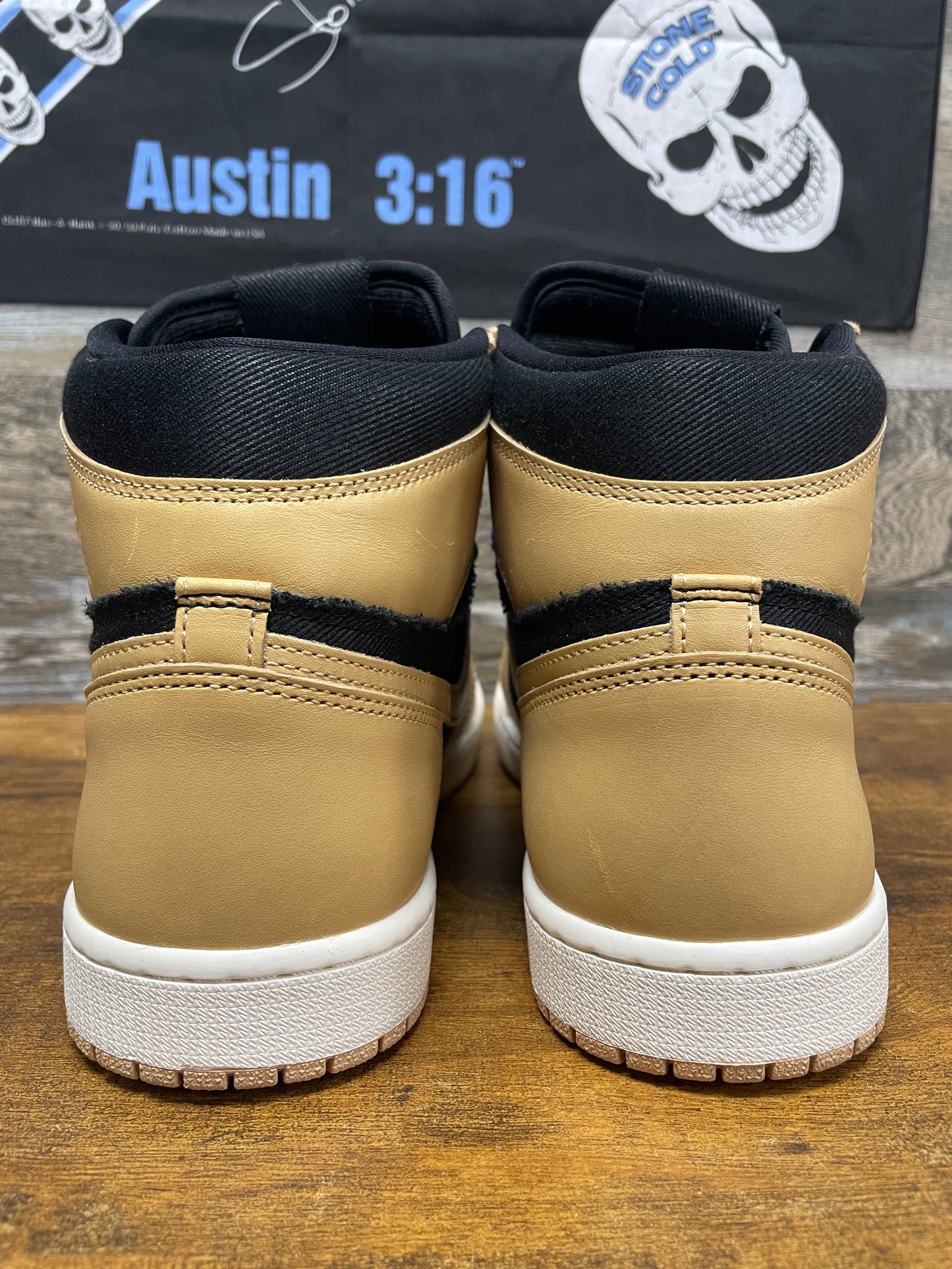 11-Jordan 1 Retro High OG Heirloom