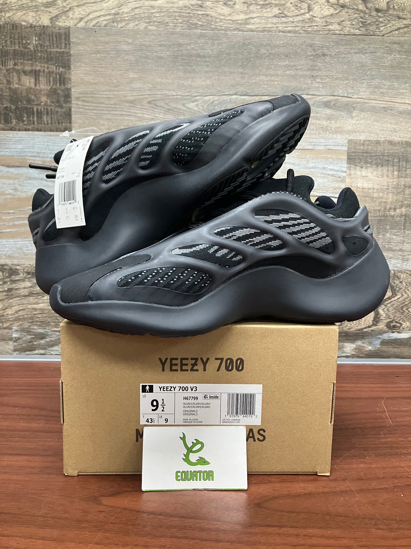 Adidas Yeezy 700 V3 Alvah Size 9.5