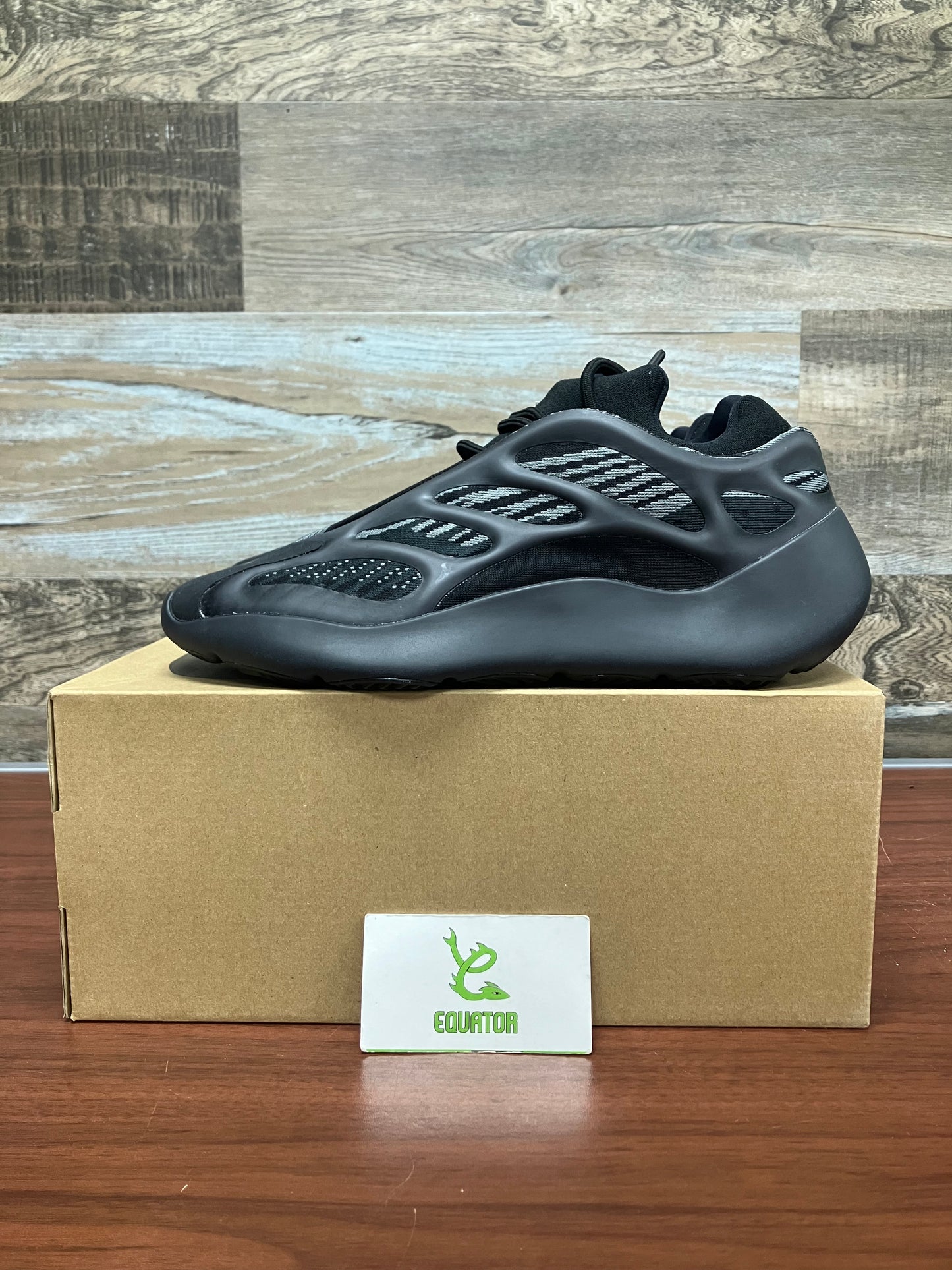 Adidas Yeezy 700 V3 Alvah Size 9.5