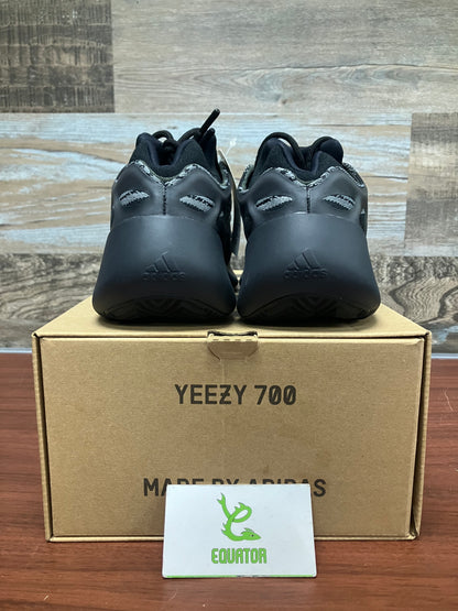 Adidas Yeezy 700 V3 Alvah Size 9.5