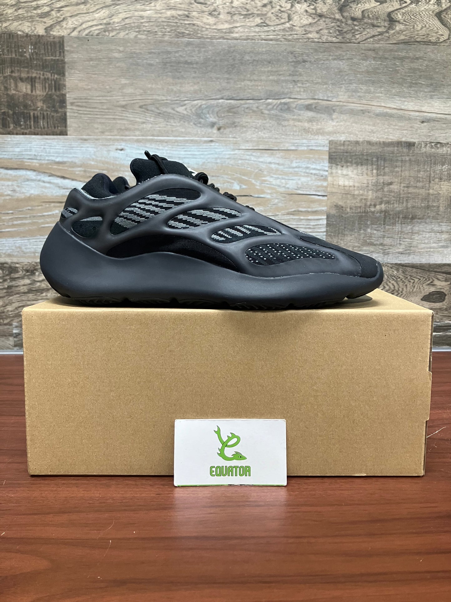 Adidas Yeezy 700 V3 Alvah Size 9.5