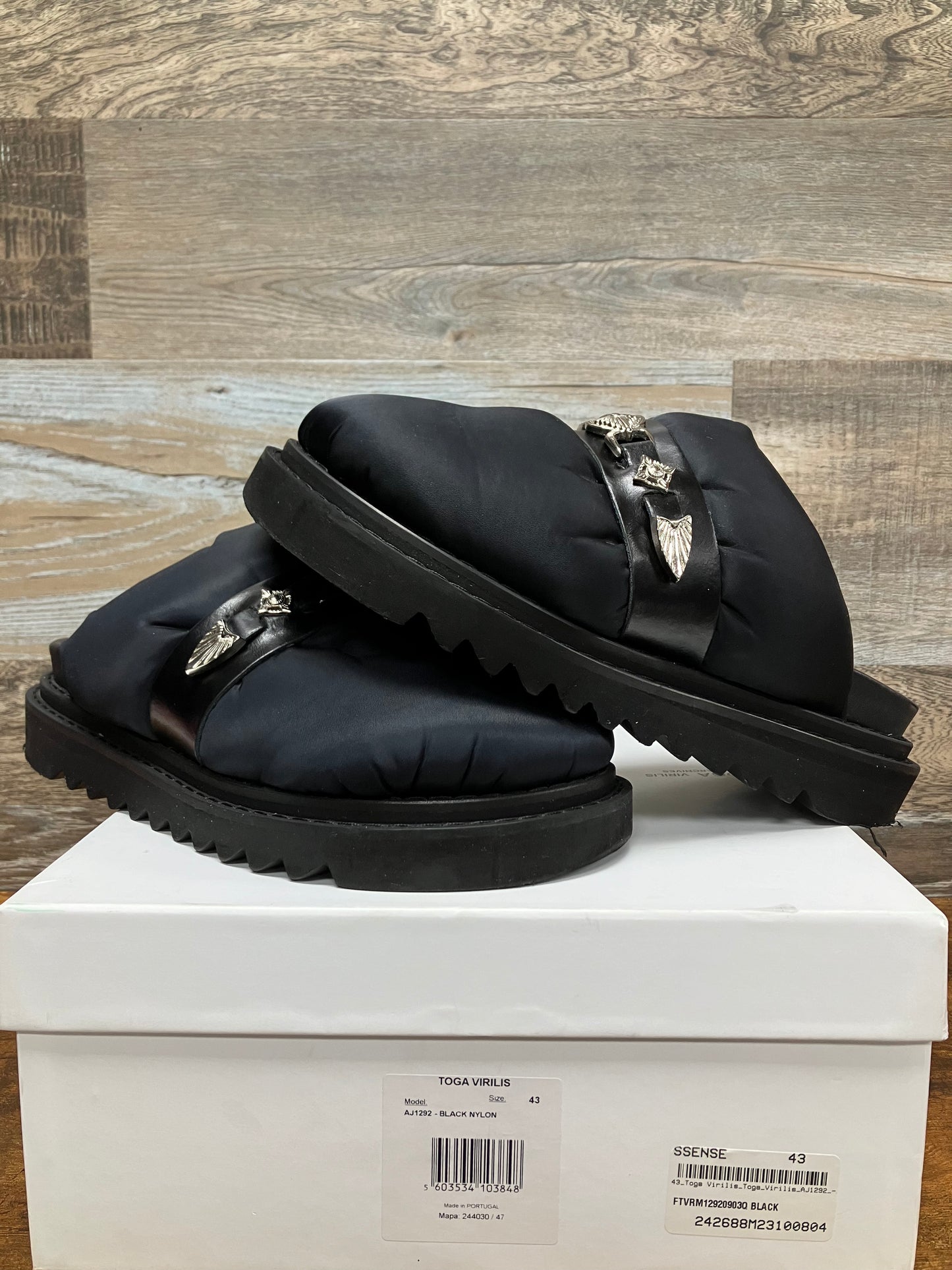 43-Toga Virilis Nylon Mule