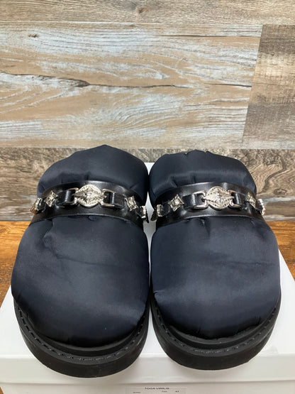 43-Toga Virilis Nylon Mule
