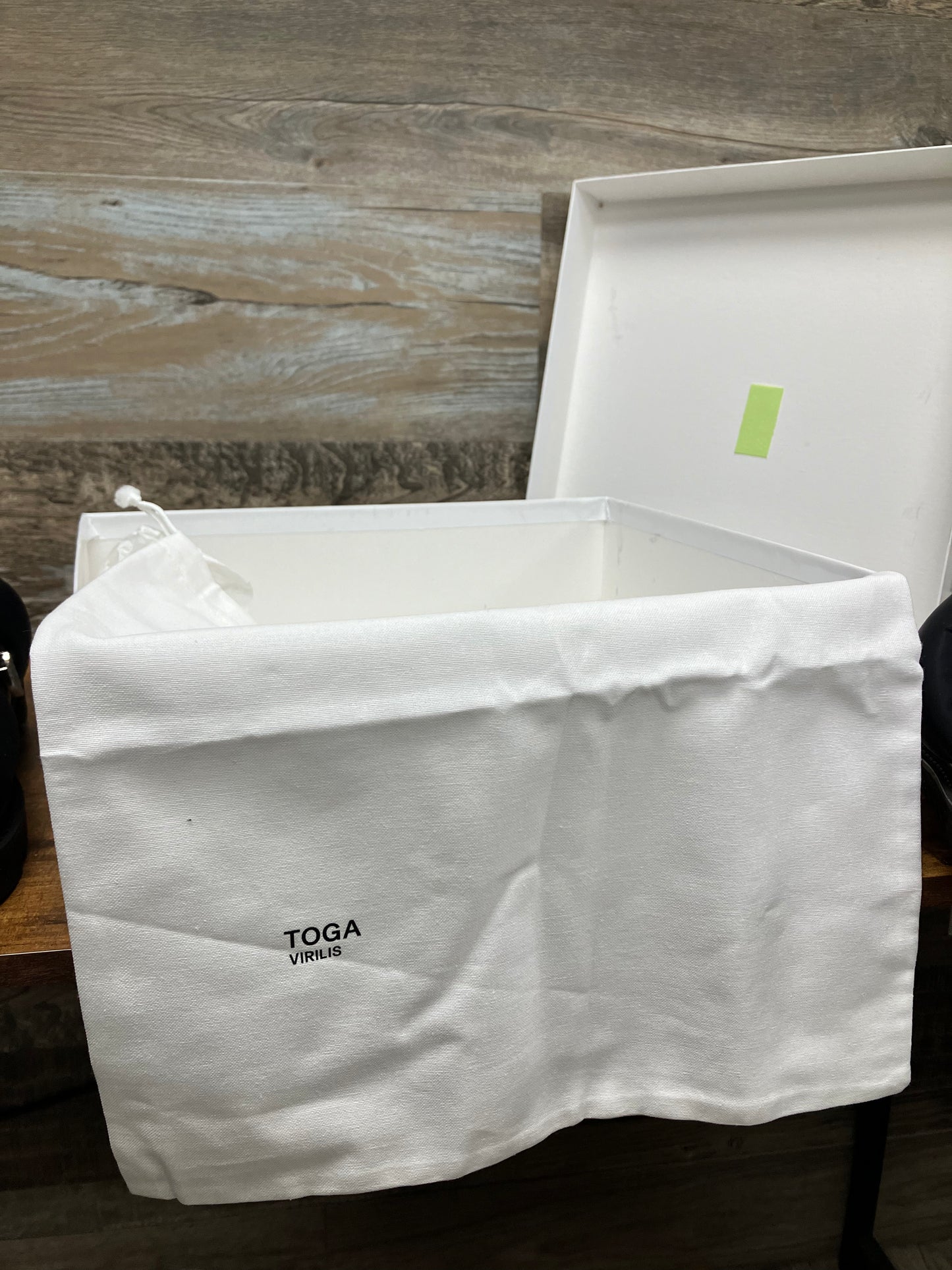 43-Toga Virilis Nylon Mule
