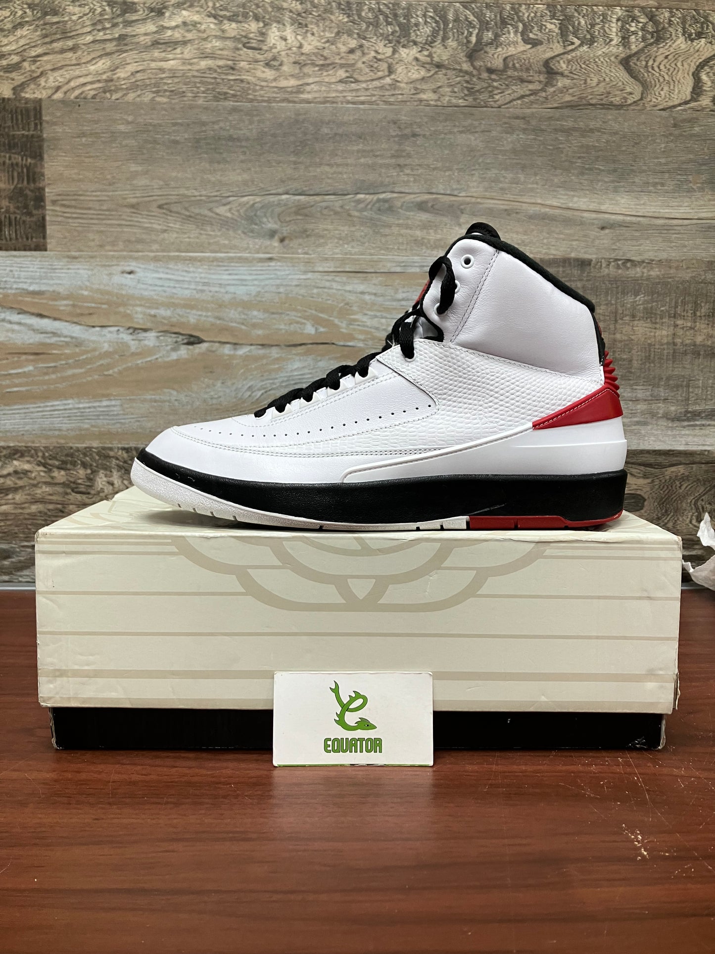 Jordan 2 Retro OG Chicago Size 10.5