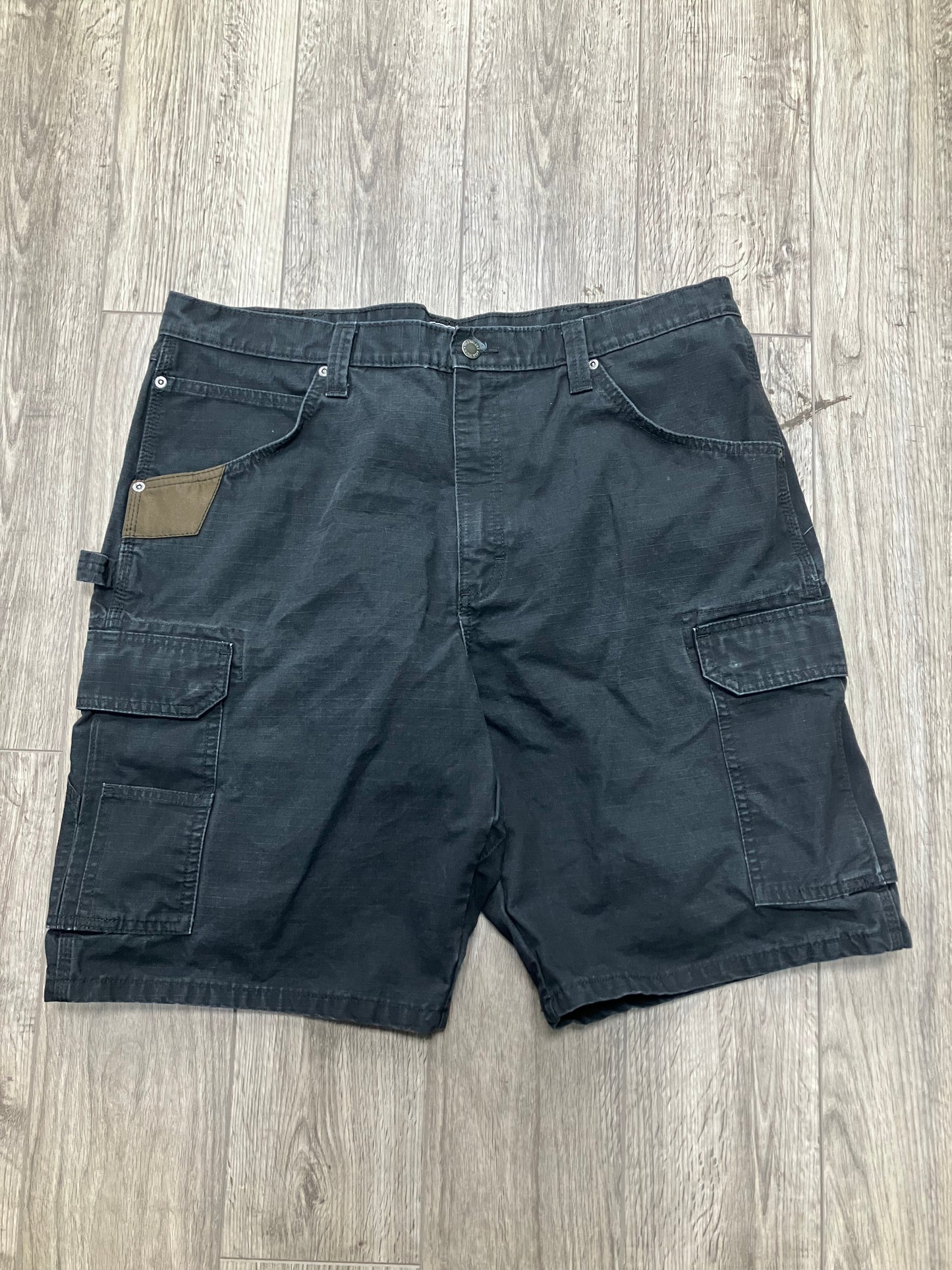 Wrangler Riggs Cargo Black Shorts Size 38