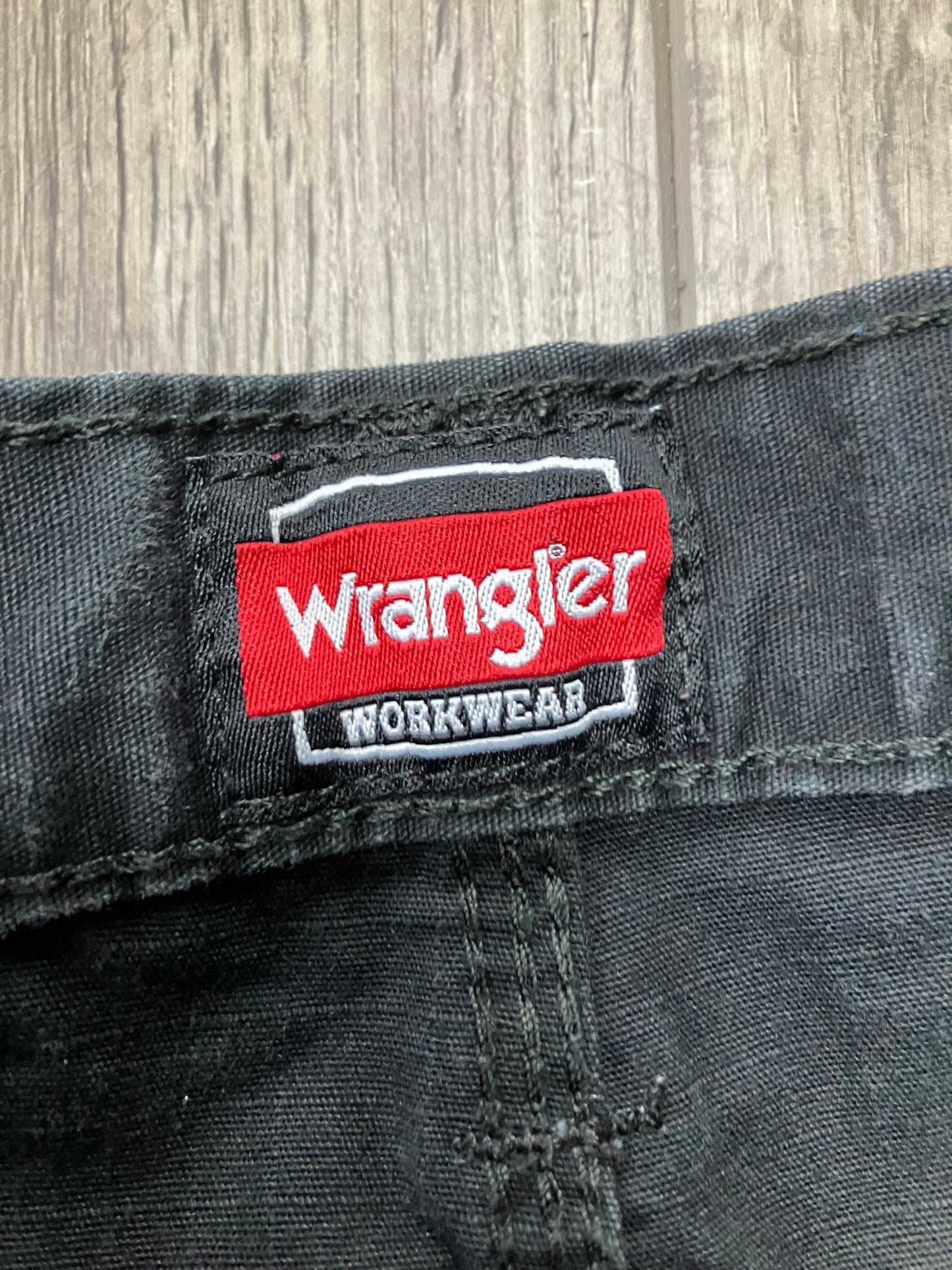 Wrangler Riggs Cargo Black Shorts Size 38