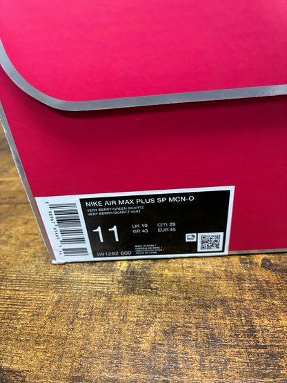 11- Nike Air Max Plus One Piece Ope Ope (NO PROMO CARD)